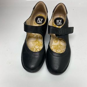 Great comfortable shoes , no scuffs great condition